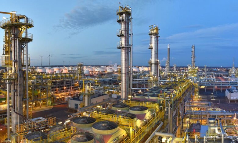 A picture of an offshore platform