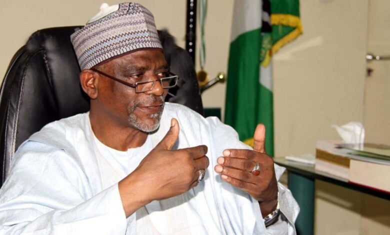 Breaking News: Buhari's Minister walks out of a meeting with Nigerian students that has come to a stalemate.